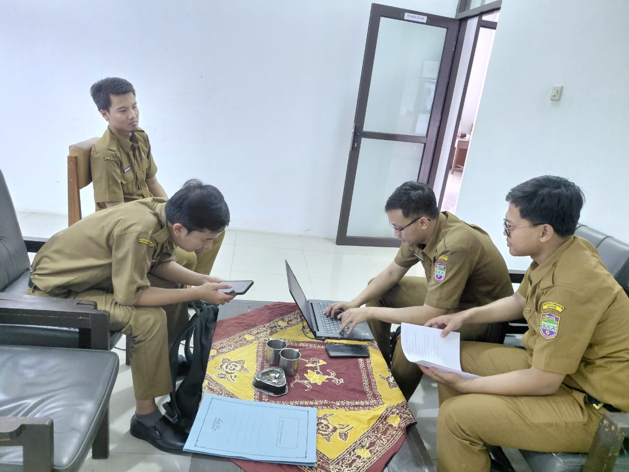Monitoring dan Evaluasi TTE di PemeritahanKecamatan Cijeungjing